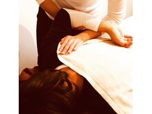 リラクゼーションルーム レイフフの雰囲気（ほぐして動かして、ゆるめ、肩甲骨、骨盤の位置を整えます。整体）