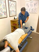 肩こり腰痛センター お茶の水/施術風景★足・膝の施術