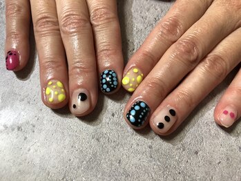 カラフルドットネイル