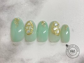 ミントグリーンシェルネイル