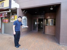 父さん専用ヒゲ脱毛の店の雰囲気（入口はこちらです！4階の407号室になります。）