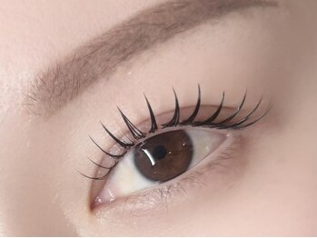 イヨヨ(iyoyo)の写真/【パーマxエクステの最新技術リフエク♪】華やかさのある明るい目元を！汗にも強いLED上下セットも人気♪