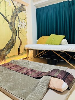 さりょう 二子玉川/施術室のマットとベッド