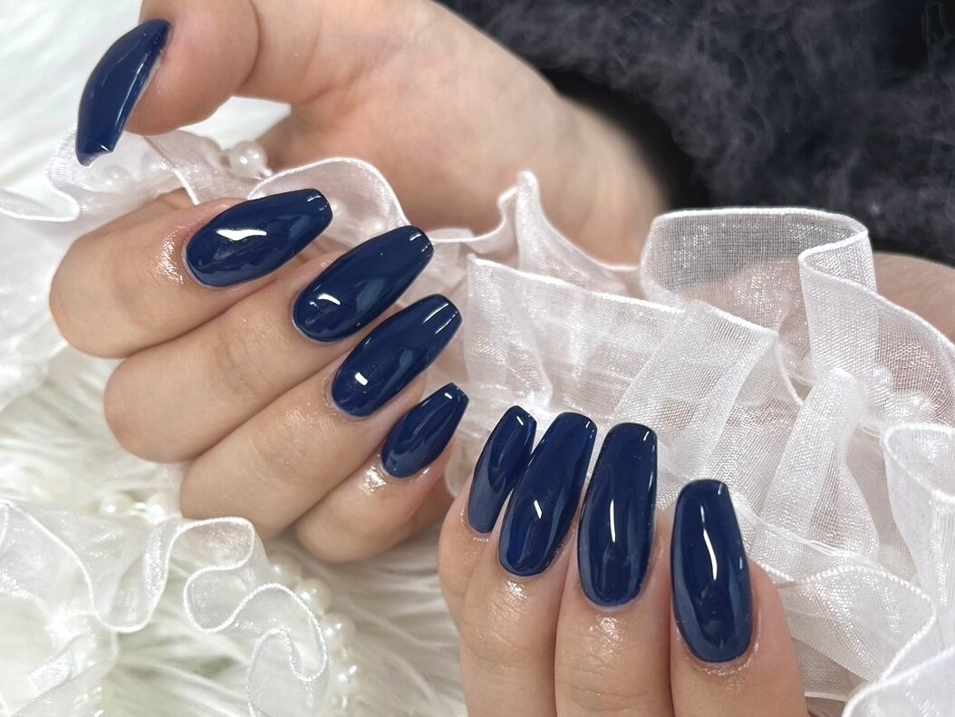 2026年冬トレンド】ネイビー ハンド ロングのネイルデザイン集｜人気順