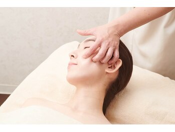 サンスター サレーヌ千里中央店/小顔矯正（フェイシャル）