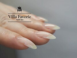 美しいナチュラルなジェルネイル