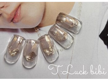 【個性派綺麗めネイル】