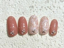 ナナネイル(Nana.Nail)/白レース×ピンクベージュ