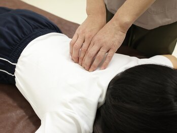 子の星整体院/背中の施術