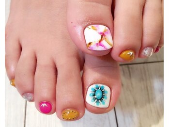 ネイルサロン ティフィン(tiffin)/足元も夏らしく♪