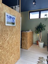 鮎接骨院/招き猫と文鳥が受付てくれます