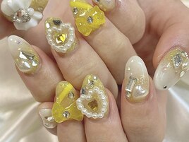 推しカラー×ガーリーネイル