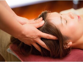 中国式アロマリラクゼーション ロミロミの写真/頭痛/首・肩のコリ/眼精疲労/睡眠不良/顔のむくみにお悩みの方には、ドライヘッドスパ・頭皮ケアが◎