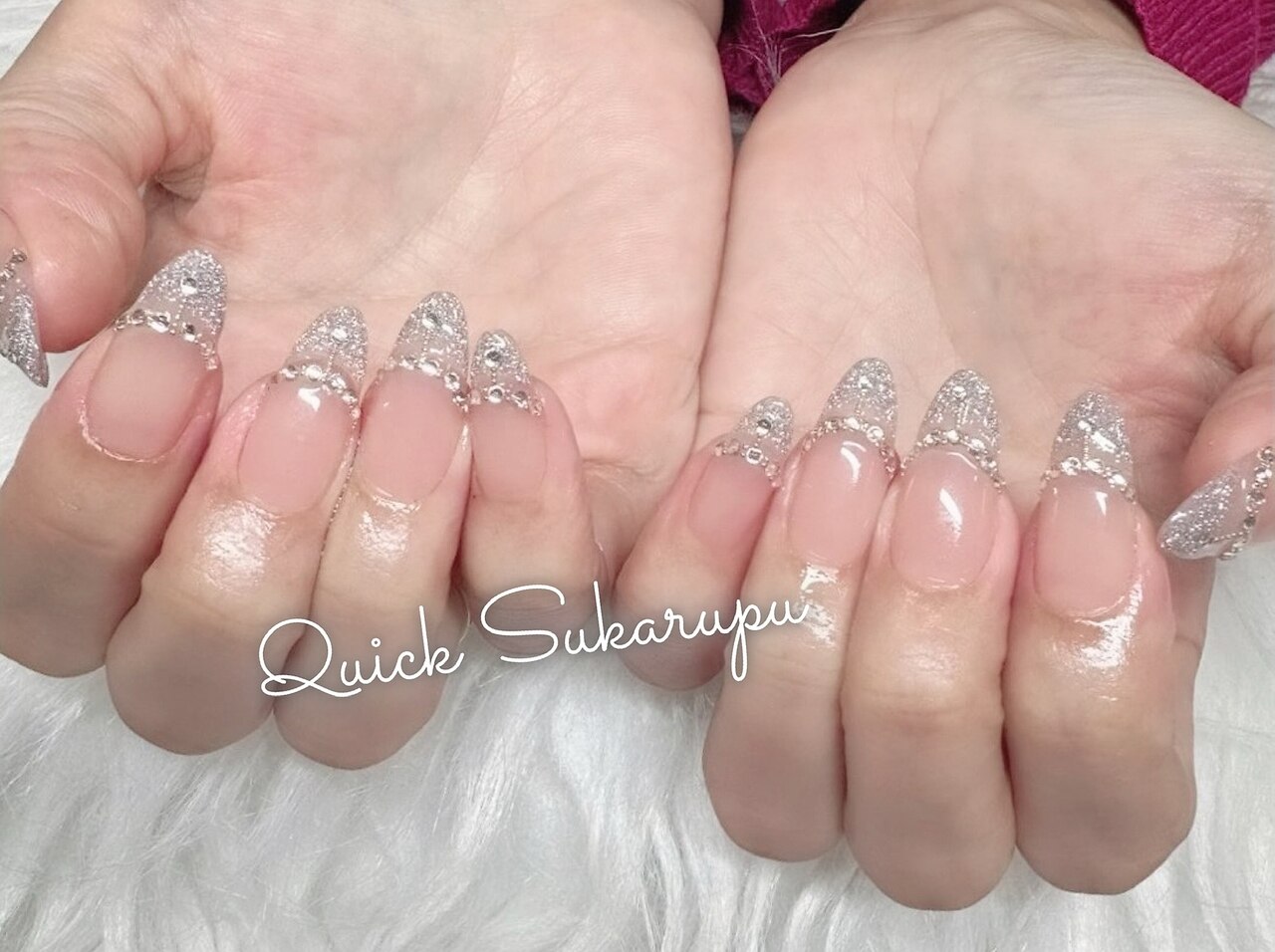 2025年-2026年冬トレンド】キラキラフレンチのネイルデザイン集｜人気