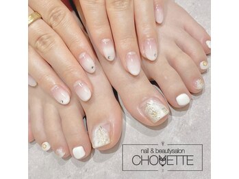 ネイルアンドビューティーサロン シュエット(CHOUETTE)の写真/足元まで可愛い♪ハンドネイルができなくても、フットネイルなら◎サンダル映えフットネイル♪