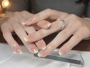 クーアネイル(kuua nail)/チーク ◎ アイボリーのフレンチ