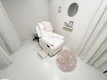 シェリ(Cherie.)の写真/白基調の清潔感のある店内でリラックスして施術頂けます*駅近でアクセス◎“モチの良さ”にも自信あり！