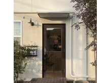 鍼灸院のイメージとは異なるゆったり落ち着いた雰囲気の院内です