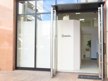 ビーマークス(Bmarks)/店内入り口^ ^