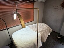 ジャシィ(JASY)の雰囲気(施術ベッド 寝心地の良さにこだわっています)