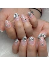 モモ(Momo)/韓国ネイル/ビジューネイル