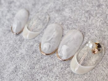 カトルナフ(quatre fois neuf)/大人上品なホワイトフレンチ