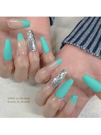 ティファニーブルーネイル