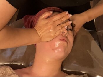 マシェリ(ma-che'rie)の写真/肩こりが辛い。最近顔が大きくなった。要因は顔コリかも？意外と見落とす顔のコリは肩こりや大顔の原因に！