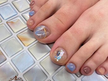 ネイルルーム Eの写真/フットも当店におまかせください！足先まで抜かりなくオシャレに♪普段ハンドネイルが出来ない方にも◎