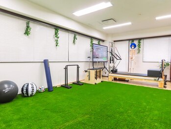 メクスター 神楽坂 江戸川橋店(MEXTR)/芝の上で気持ち良く動く！