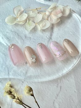 オリビアブルー(Olivia Blue)/ふんわりガーリーネイル