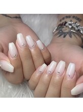 モモ(Momo)/ホワイトワンカラー×ストーン