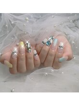 ブリー(Brille)/キラキラネイル