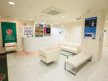 ホットヨガスタジオ オー 三宮店/ホットヨガ体験！まずは受付へ