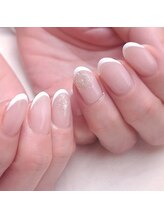ピオニーネイル(peony nail)/スキニーフレンチとバタフライ