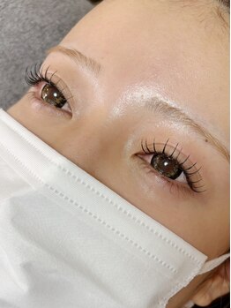 リオーラ(Liola)の写真/＆healthy/バインドロック/LEDでボリュームもモチも実現☆フラットマットラッシュ120本×＆healthy¥9500