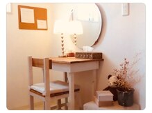 施術後は、メイクスペースでゆっくりお化粧お直しもできます☆