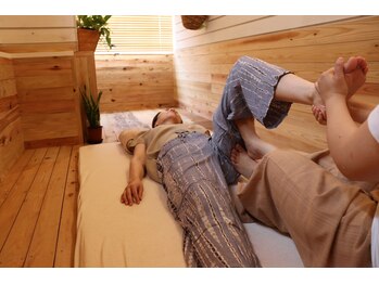 ナチュラルリラクゼーション 深呼吸/タイ古式マッサージ