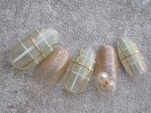 カトルナフ(quatre fois neuf)/オーロラチェックのパールネイル