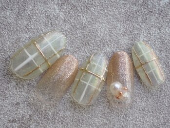 オーロラチェックのパールネイル