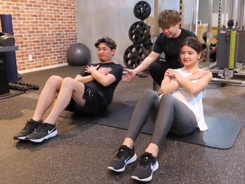 アンドジム 札幌店(ANDGYM)の写真/【9割がジム初心者/手ぶら・都度払いOK】大手ダイエットパーソナルジム勤務経験ありのトレーナーが担当!