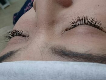 ネイルアンドアイラッシュサロン ココクレール(cococlair)/中央長め　ナチュラルデザイン