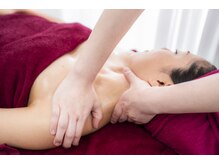 お顔～首・デコルテまでリンパマッサージで気持ちいい…♪