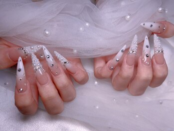 スノーネイルサロン 新宿店(Snow nail salon)/白カラグラビジューパール