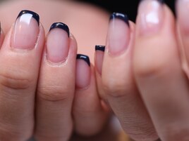 うっとりネイビーフレンチネイル
