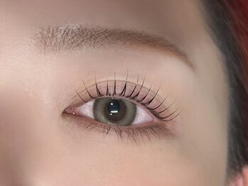 エミー ラッシュ 神戸三宮(Emmy Lash)の写真/こだわりの毛質・グルーで目元の負担に配慮した施術◎すっぴんでも可愛いダメージの少ないまつげへ♪