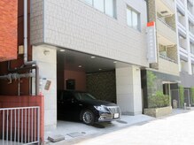 メナードフェイシャルサロン プチモア/「銅版印刷」の看板のあるビル
