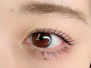 エコール(EcorE)の写真/【美眉アイブロウ×美まつげで可愛いお目元を演出◎】施術直後のくるんと上がったまつげを長持ちキープ♪