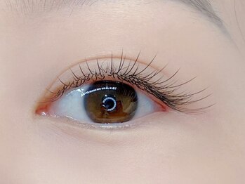 サロンドルネ(Salon De Rene)の写真/モチの良さに定評アリ☆まつ毛のタイプや癖に合わせてご提案し、貴方のなりたいイメージに導きます♪