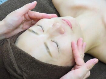 リリーマリア(Lily Maria)の写真/【若々しい印象に！】結果にこだわり抜いた極上のハンドテクニックで、美しさを最大限に引き出します★